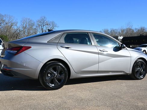 Used 2023 Hyundai Elantra SEL image 3