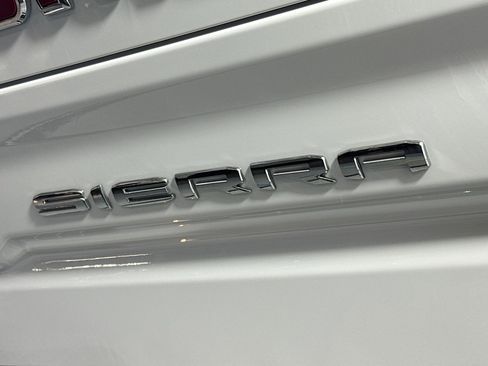 Used 2025 GMC Sierra 1500 AT4 image 8