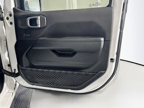 Used 2021 Jeep Wrangler Unlimited Sahara image 30