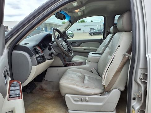 Used 2008 Chevrolet Suburban LT w/ LT Preferred Equipment Group RWD image 18