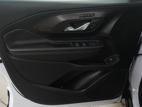 Used 2024 GMC Terrain SLT image 20