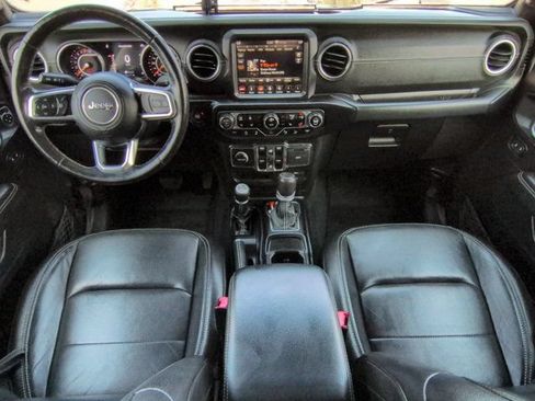 Used 2019 Jeep Wrangler Unlimited Sahara w/ Dual Top Group AWD/4WD image 15