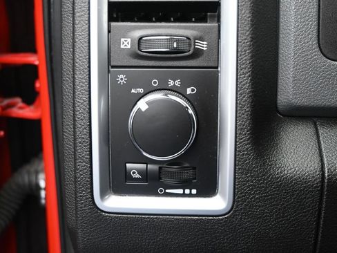 Used 2019 RAM 1500 Classic SLT w/ Luxury Group AWD/4WD image 16