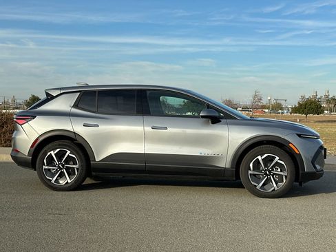 New 2026 Chevrolet Equinox EV LT image 3