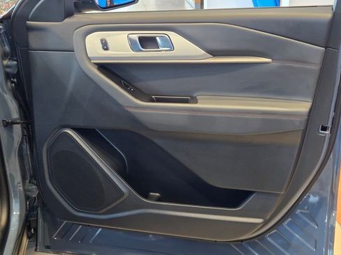 New 2026 Ford Explorer Active w/ Active Comfort Package image 4