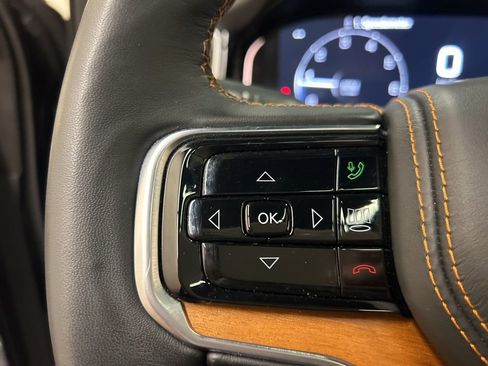 Used 2025 Jeep Grand Wagoneer Series III AWD/4WD image 23