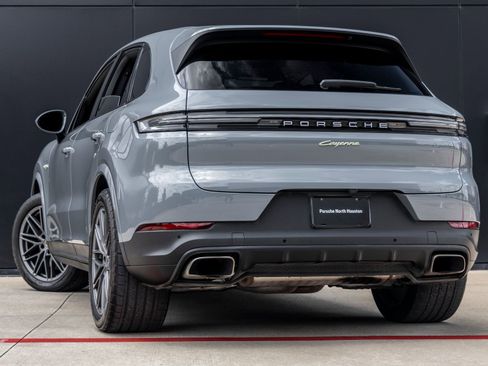 Certified 2024 Porsche Cayenne AWD/4WD image 3