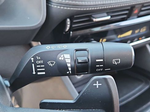 Used 2022 Nissan Rogue SV image 25