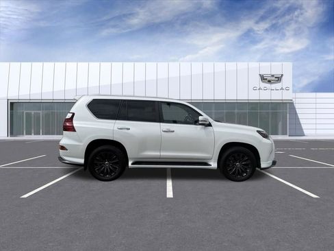 Used 2022 Lexus GX 460 Luxury w/ Sport Design Package AWD/4WD image 2