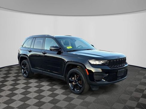 Used 2022 Jeep Grand Cherokee Altitude AWD/4WD image 3