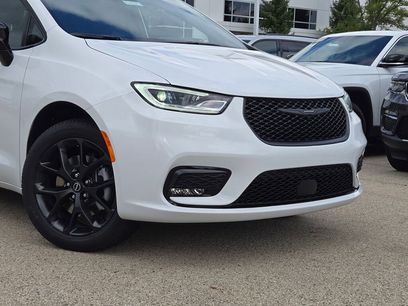 New 2026 Chrysler Pacifica Limited w/ S Appearance Package