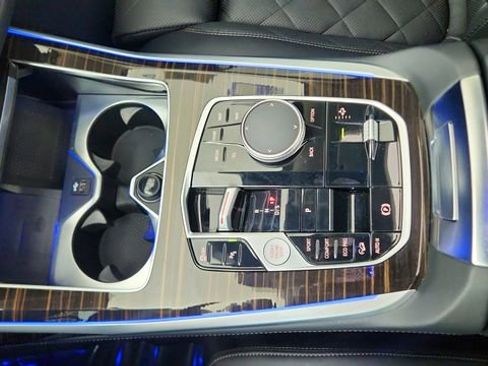 Used 2026 BMW X7 xDrive40i image 57