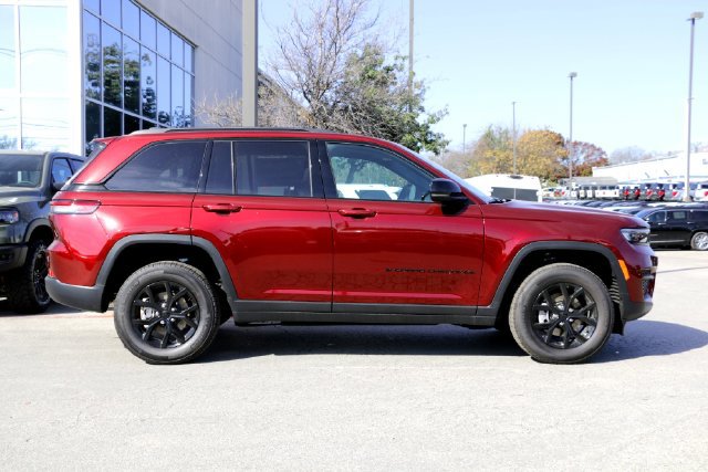 New 2025 Jeep Grand Cherokee Altitude AWD/4WD image 4