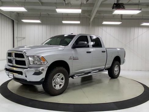 Used 2018 RAM 2500 Tradesman w/ Chrome Appearance Group image 4