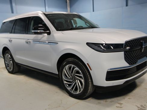 New 2026 Lincoln Navigator Reserve AWD/4WD image 1