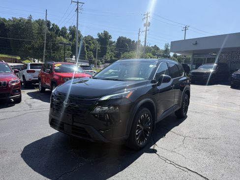 Used 2026 Nissan Rogue Dark Armor AWD/4WD image 3