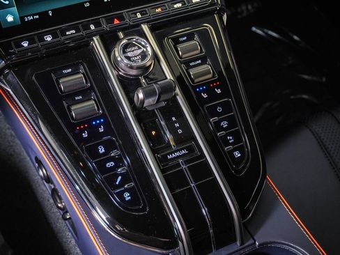 Used 2026 Aston Martin V8 Vantage Coupe RWD image 29