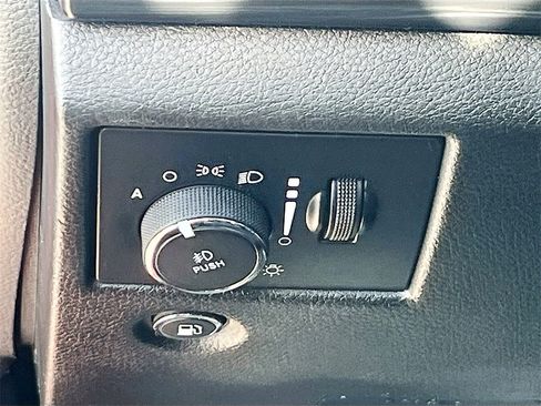 Used 2021 Jeep Grand Cherokee Laredo X image 10