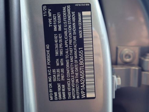 New 2026 Porsche Macan image 27