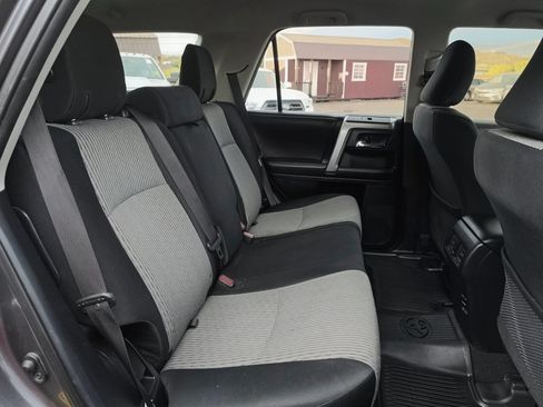 Used 2018 Toyota 4Runner SR5 AWD/4WD image 34