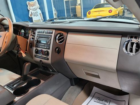 Used 2014 Ford Expedition XLT image 17