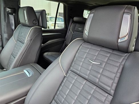Used 2025 Cadillac Escalade Sport Platinum w/ LPO, ONYX Package AWD/4WD image 12