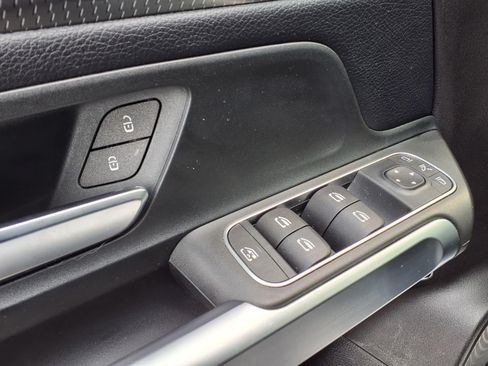 Used 2020 Mercedes-Benz GLB 250 4MATIC image 19