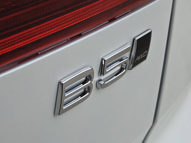 Used 2026 Volvo XC60 B5 Core AWD/4WD image 33