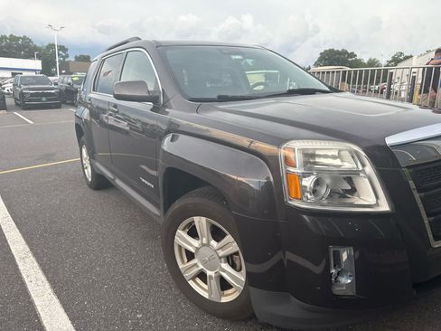 Used 2015 GMC Terrain SLE w/ Safety Package AWD/4WD image 3