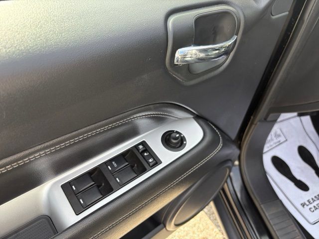 Used 2017 Jeep Compass High Altitude AWD/4WD image 25