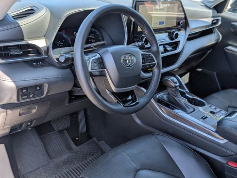 Used 2023 Toyota Highlander Limited w/ Protection Package #3 (TMS) image 15