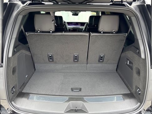 New 2026 Cadillac Escalade Luxury AWD/4WD image 11