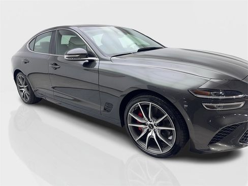 Used 2025 Genesis G70 2.5T image 12