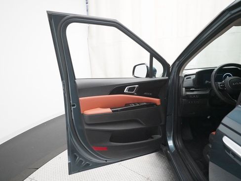 Certified 2024 Kia Carnival SX image 29