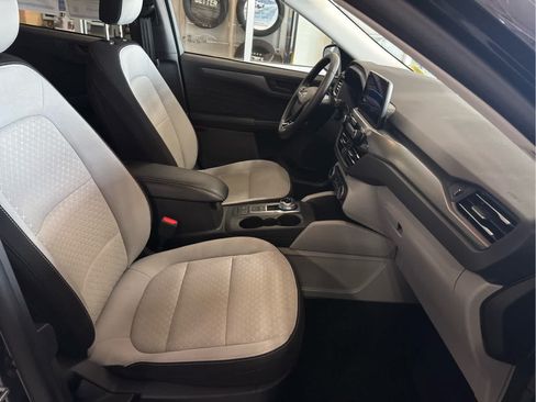 Used 2025 Ford Escape Active w/ Cold Weather Package AWD/4WD image 38