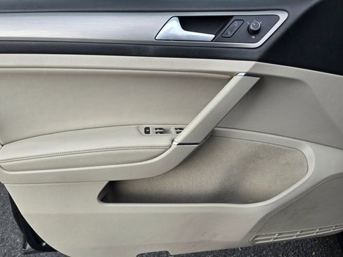 Used 2016 Volkswagen Golf SE image 19