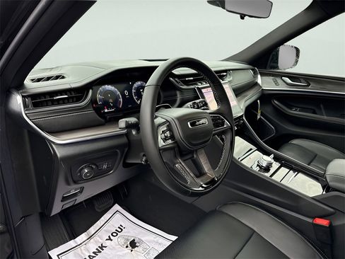 New 2025 Jeep Grand Cherokee Overland image 21