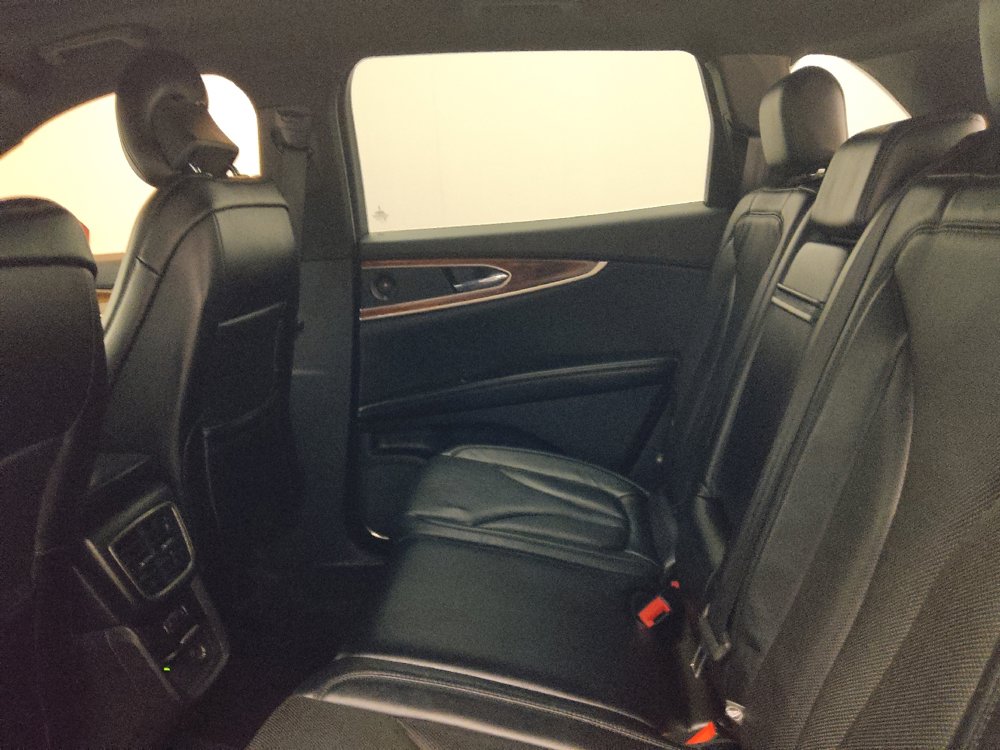 Used 2016 Lincoln MKX Reserve w/ Technology Package FWD image 18