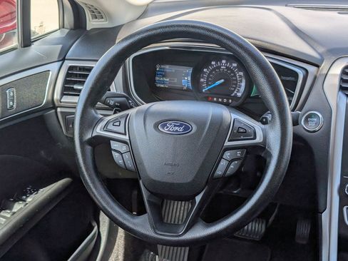 Used 2019 Ford Fusion SE FWD image 15