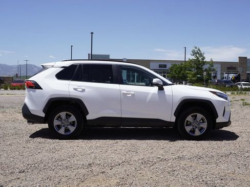 Used 2025 Toyota RAV4 XLE AWD/4WD image 7