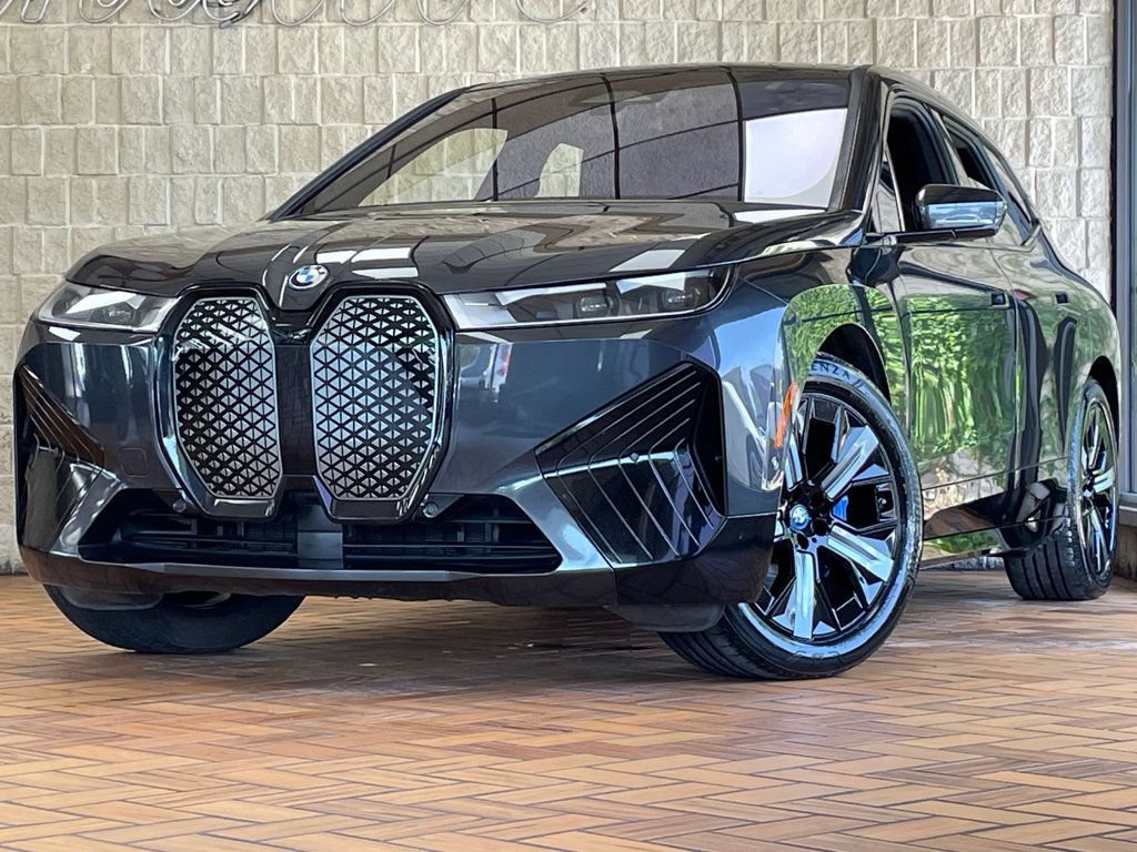 Used 2022 BMW iX xDrive50 w/ Sport Package AWD/4WD image 2