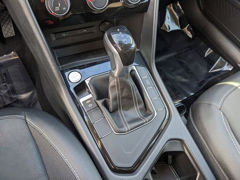 Used 2023 Volkswagen Taos SE w/ Panoramic Sunroof Package image 22