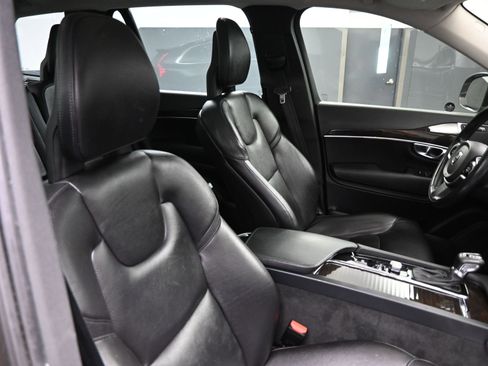 Used 2018 Volvo XC90 T6 Momentum w/ Convenience Package image 22