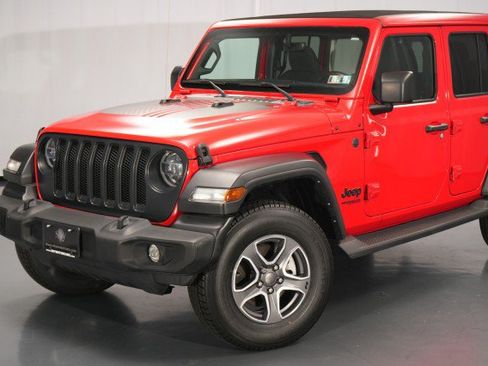 Used 2022 Jeep Wrangler Unlimited Sport w/ Sun And Sound Package AWD/4WD image 4