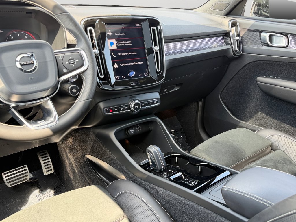 Used 2020 Volvo XC40 T5 R-Design w/ Protection Package Premier AWD/4WD image 14