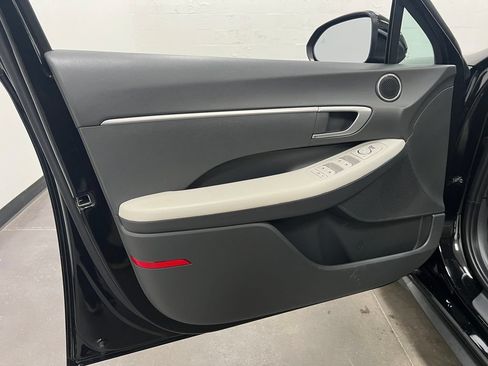 Used 2025 Hyundai Sonata SE FWD image 12