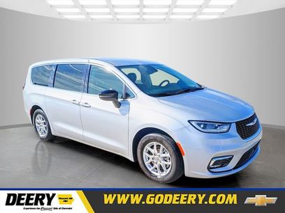 Used 2024 Chrysler Pacifica Touring-L