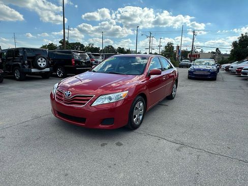 Used 2011 Toyota Camry LE image 7