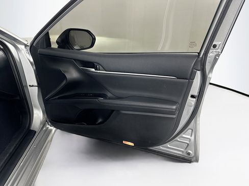 Used 2020 Toyota Camry XSE image 32