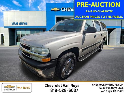 Used 2005 Chevrolet Suburban LS image 1
